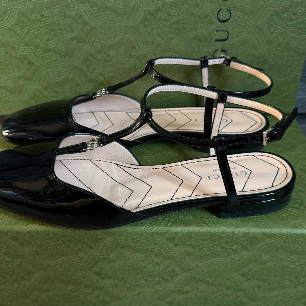 Gucci Black Patent Leather Flats - Picture 4 of 10